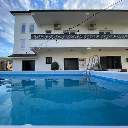 Baza Hostel - Swimming Pool ベラト エクステリア 写真