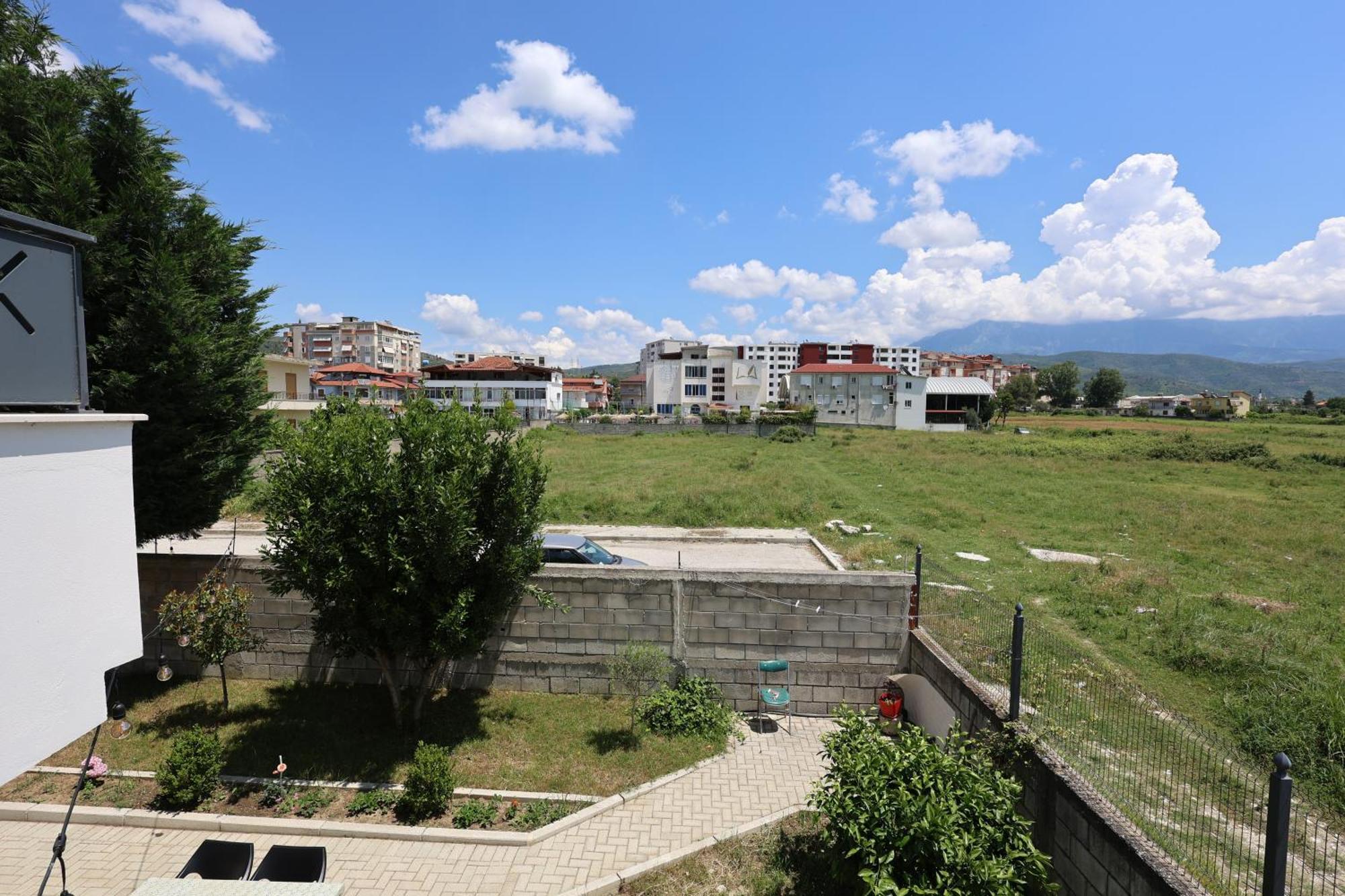 Baza Hostel - Swimming Pool ベラト エクステリア 写真