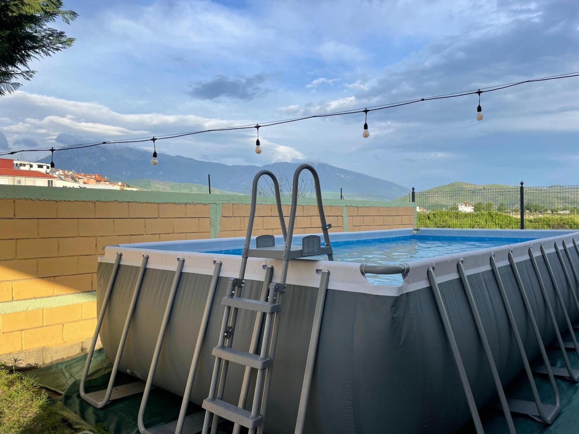 Baza Hostel - Swimming Pool ベラト エクステリア 写真