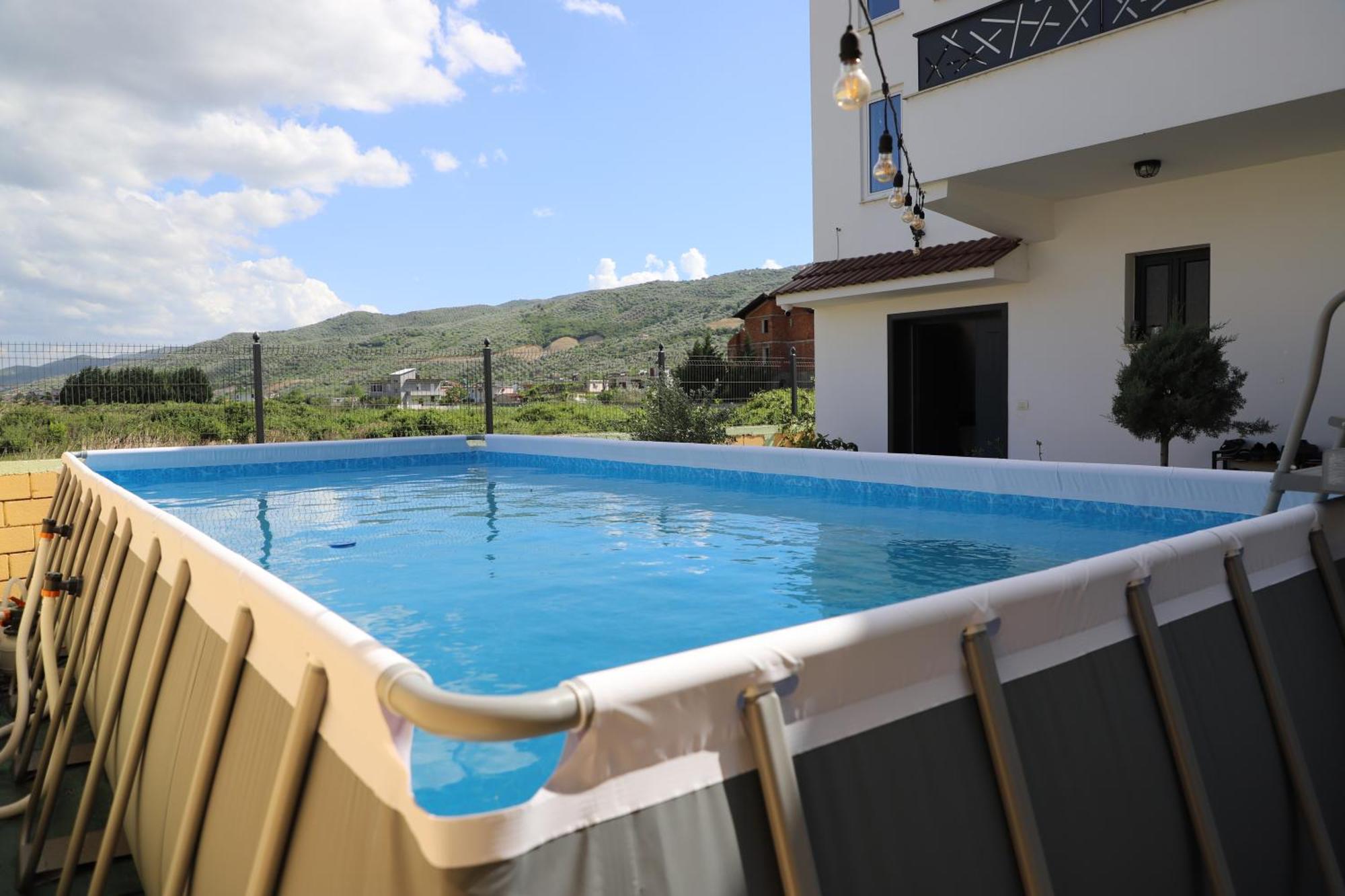 Baza Hostel - Swimming Pool ベラト エクステリア 写真