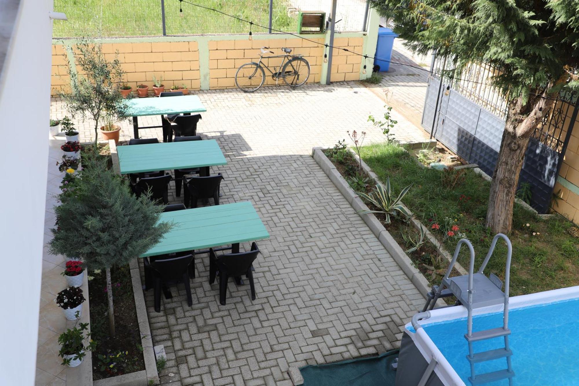 Baza Hostel - Swimming Pool ベラト エクステリア 写真